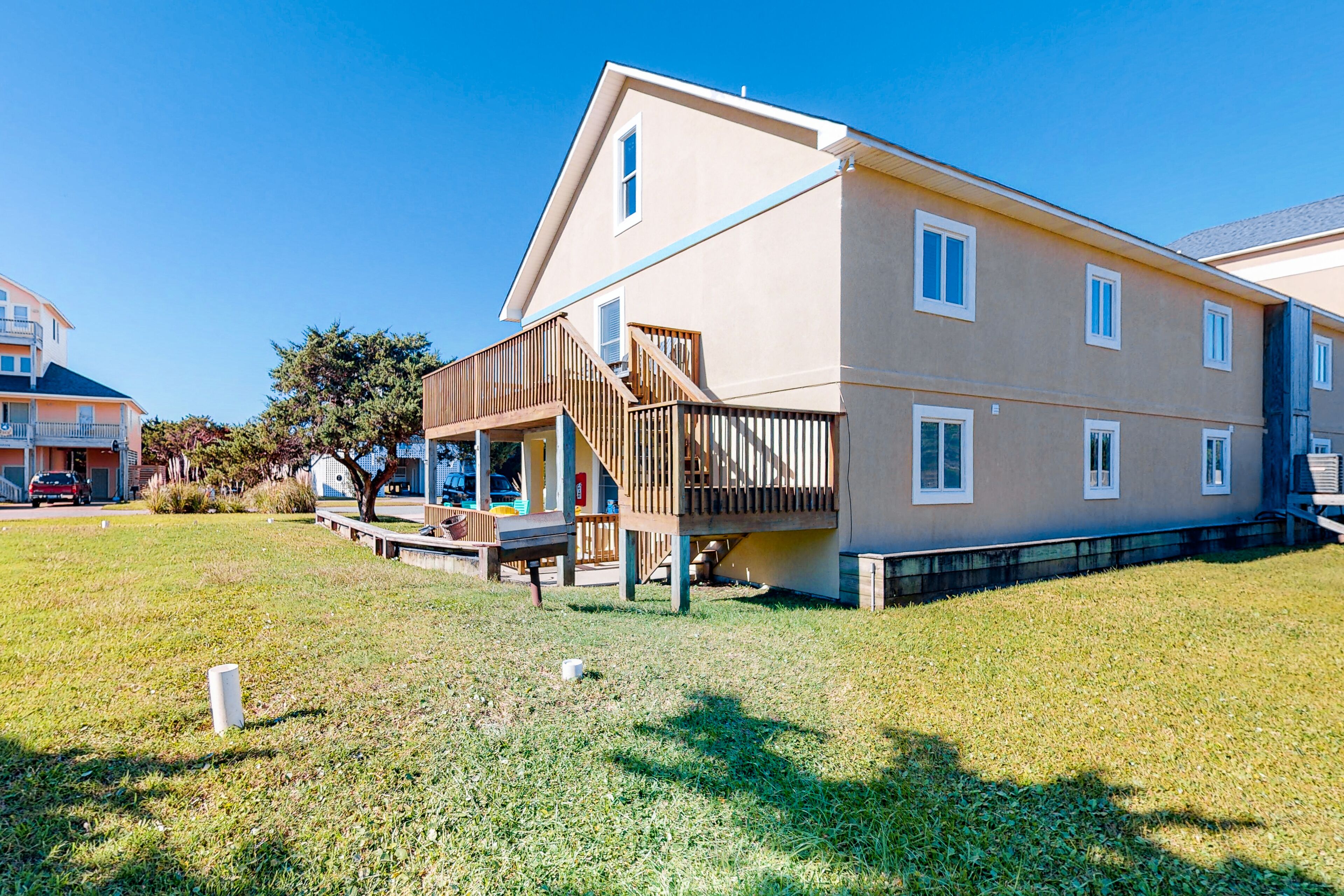 Family Condo w/Free WiFi, Central AC, Shared Pool, Private Washer/Dryer