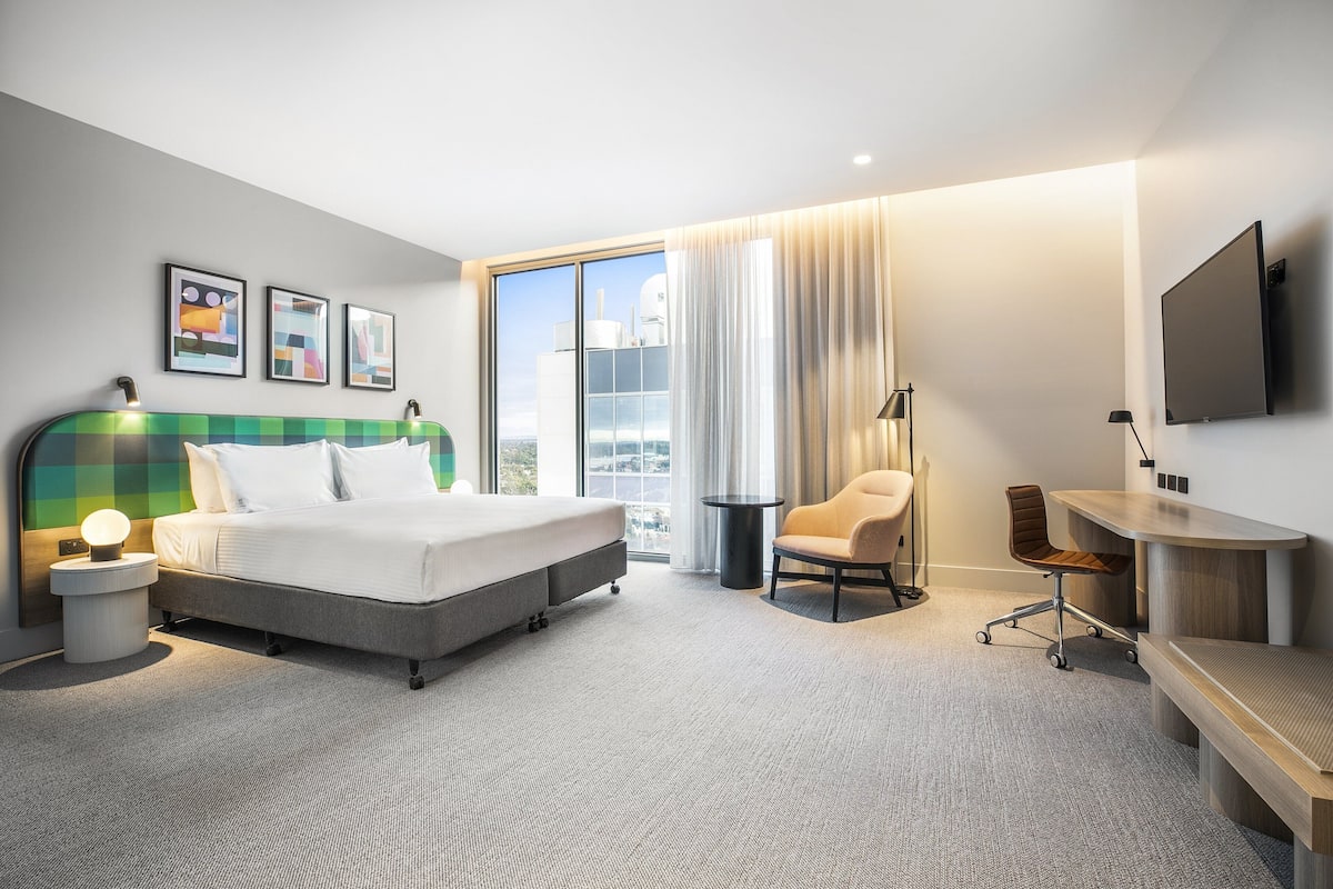 Minibar, in-room safe, individually decorated, individually furnished