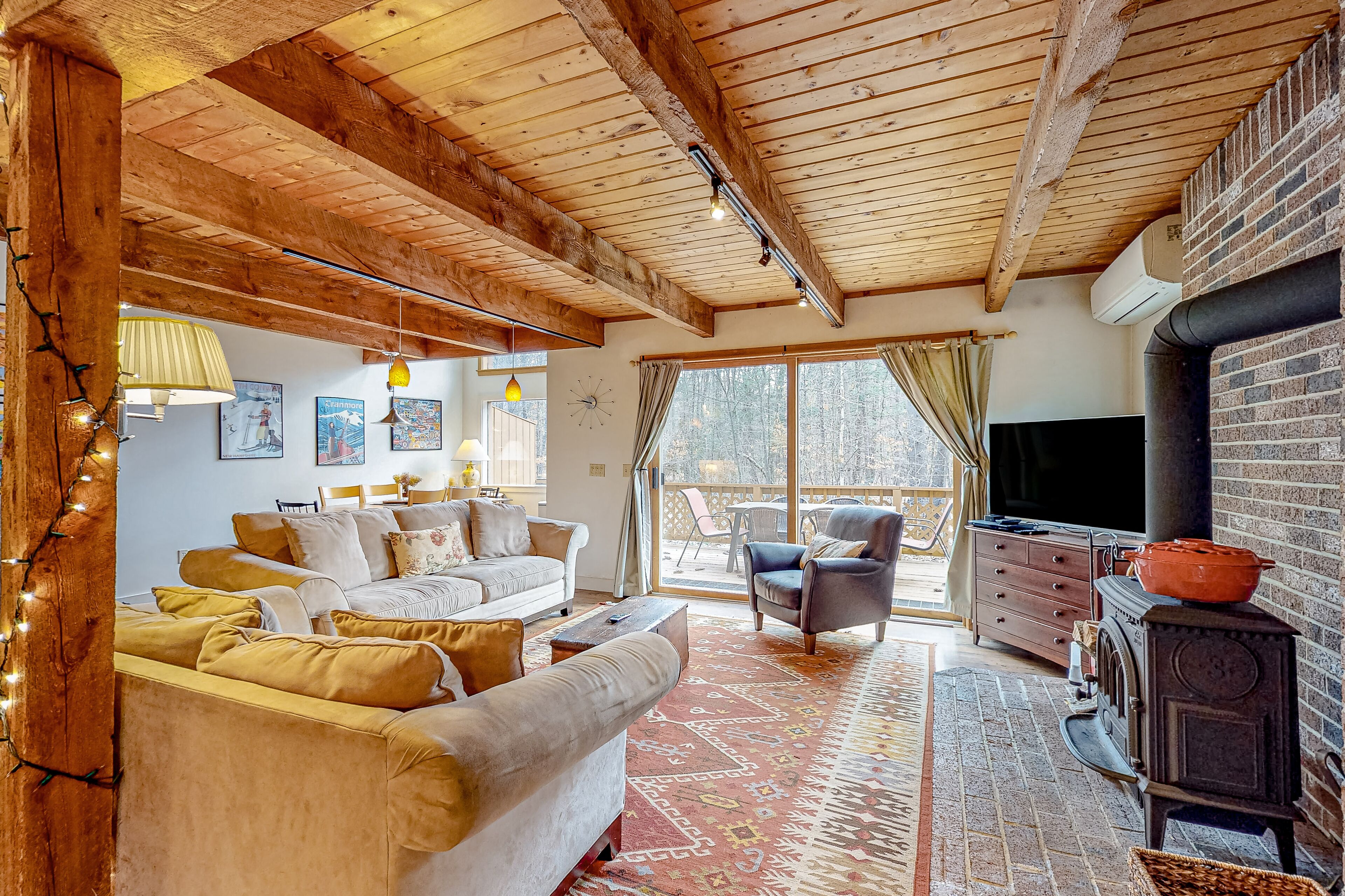 Stunning mountain duplex with full kitchen, deck, game room, W/D & WiFi