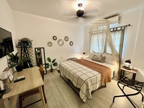 1 bedroom, iron/ironing board, free WiFi, bed sheets - Private One-Bedroom Retreat - Relaxing Patio, Free Bikes (Belize City)