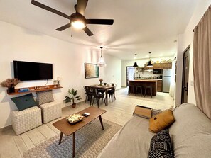 Smart TV, books - Private One-Bedroom Retreat - Relaxing Patio, Free Bikes (Belize City)