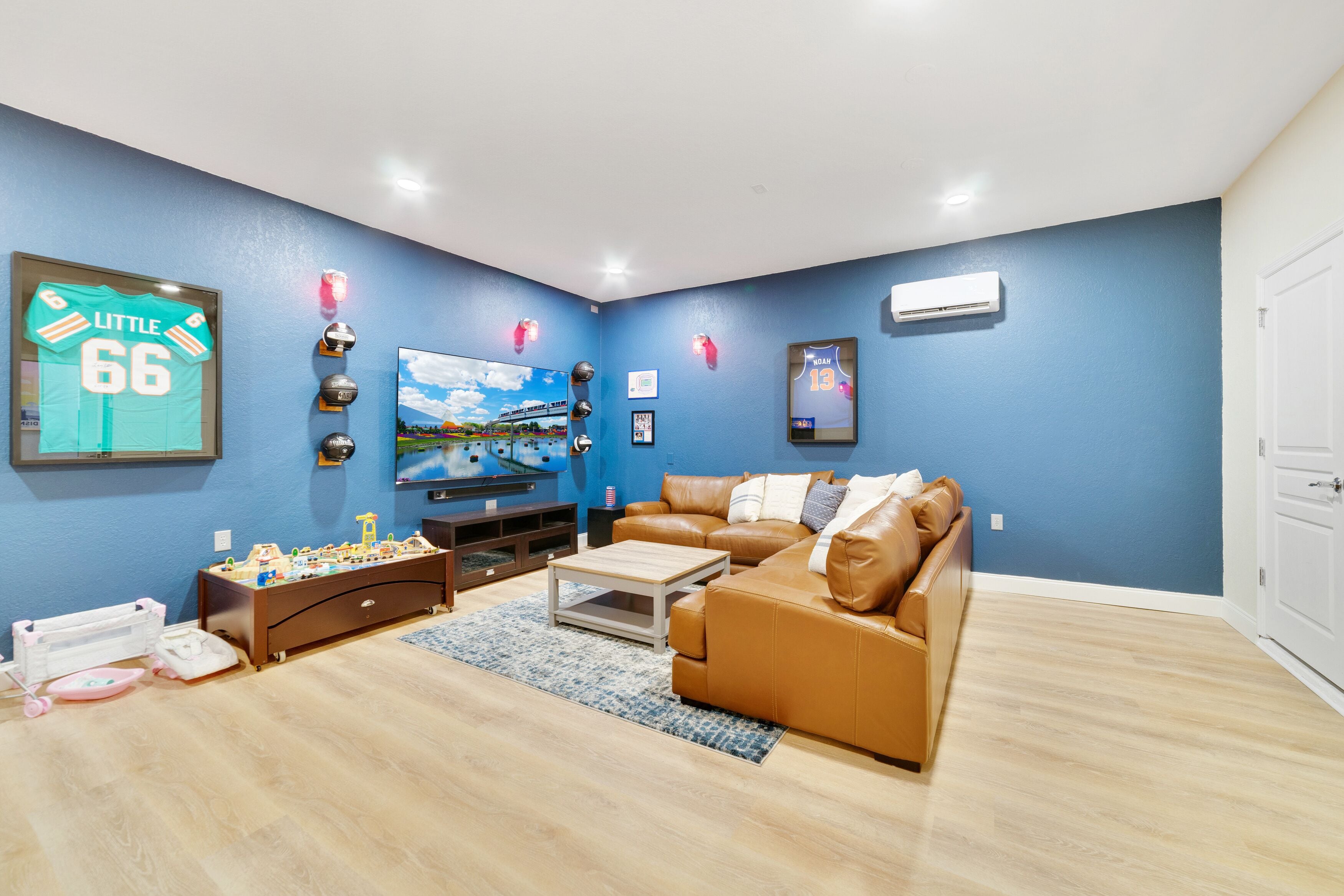 5BR/5BA ALL BABY GEAR, RESORT DUALING WATERSLIDES, 85" TV,