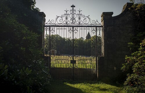 Gardener's House - a traditional stone 3 bedroom house on Arniston Estate