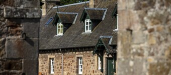 Elm Cottage - a charming traditional stone cottage with 2 bedrooms on Arniston Estate