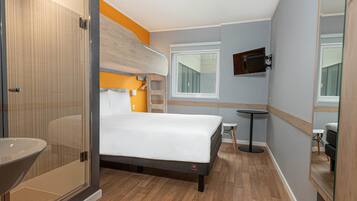 Habitación estándar, varias camas | Ropa de cama de alta calidad, cunas gratuitas, wifi gratis