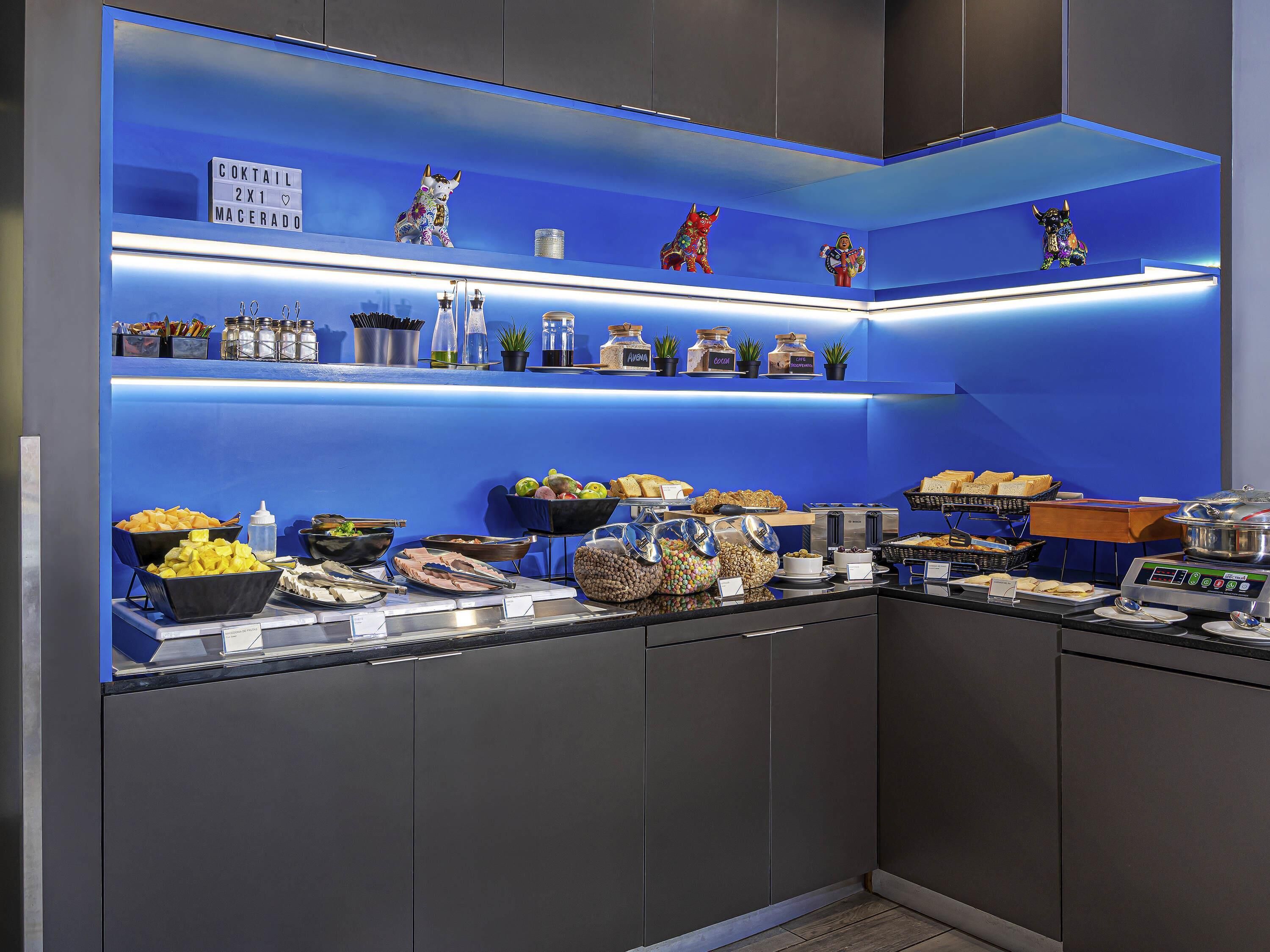 daily continental breakfast (pen 48 per person)