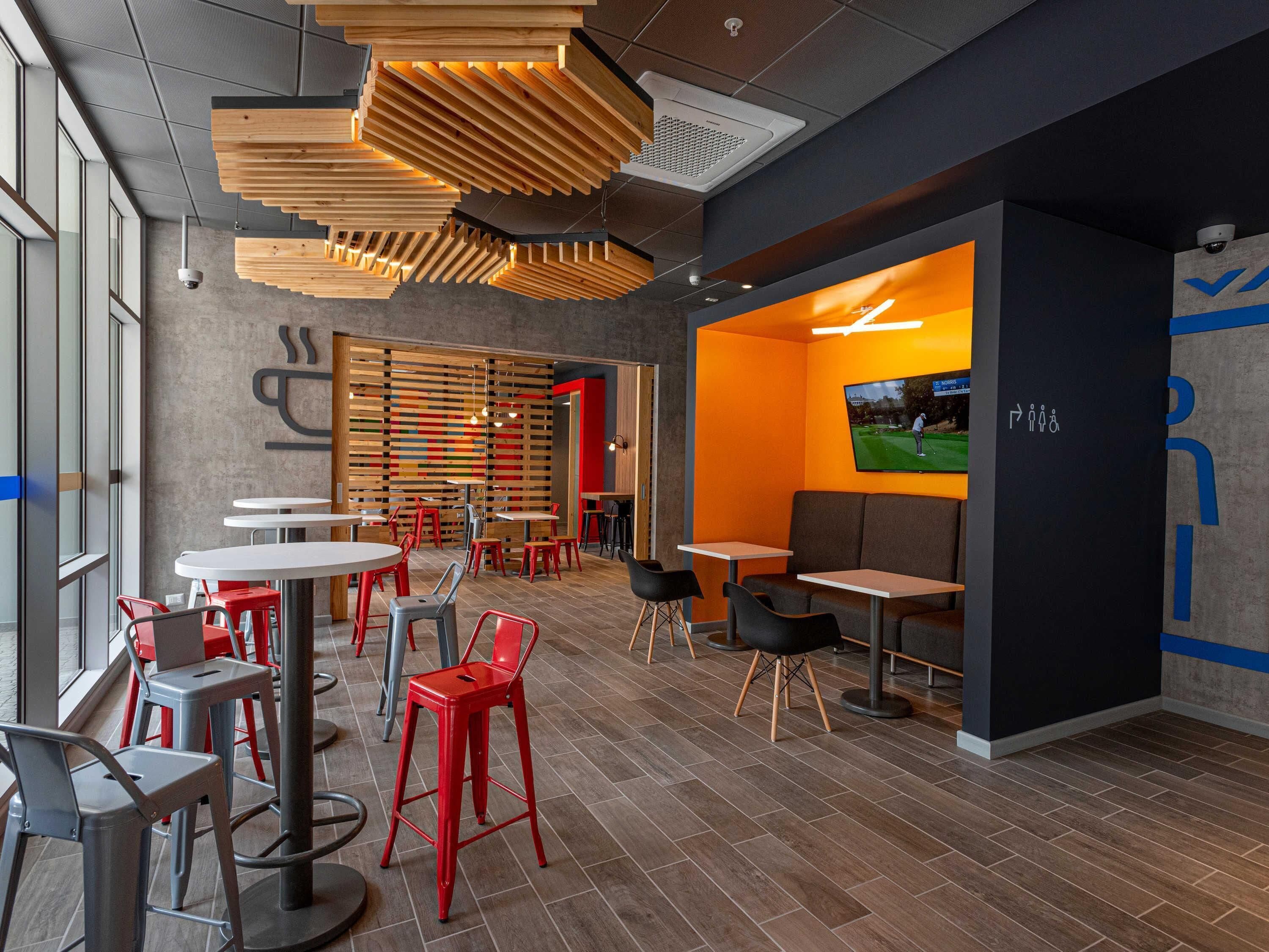 lunch and dinner served