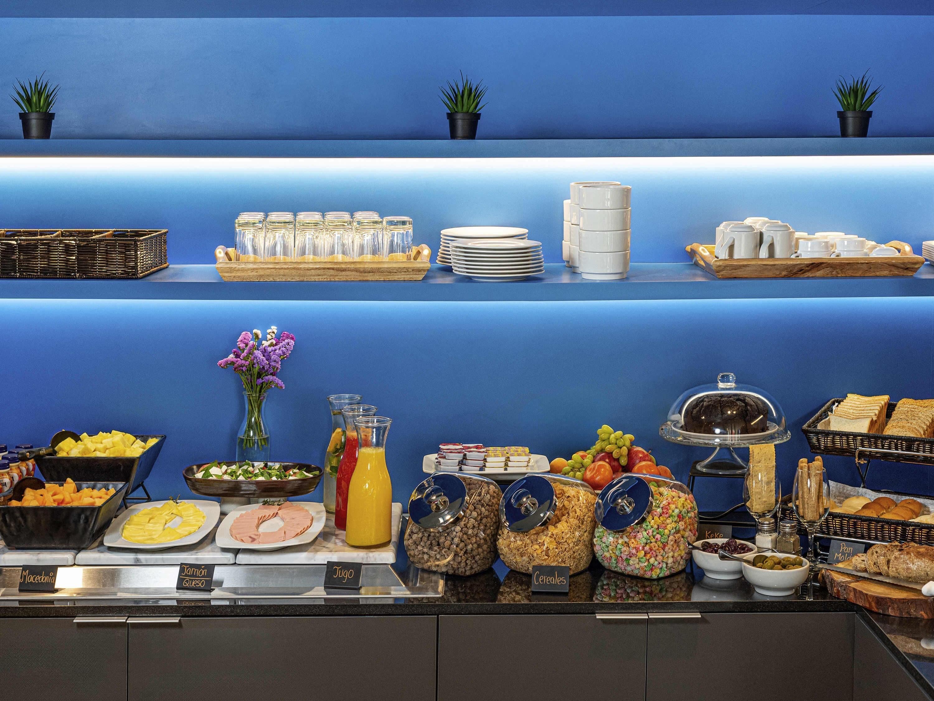 daily continental breakfast (pen 48 per person)