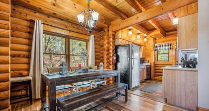 Cute & Spacious - 2 BR 3 BA Sleeps 6 Private Hot Tub/Gas Grill GREAT LOCATION