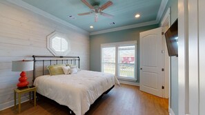 4 bedrooms, free WiFi - EnJoy the View: 4  BR, 3  BA House in Crystal Beach, Sleeps 13 (Bolivar Peninsula)