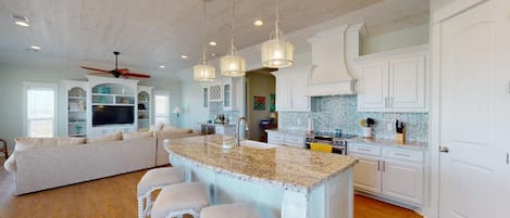 雪櫃、微波爐、焗爐、爐具