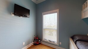 4 bedrooms, free WiFi - EnJoy the View: 4  BR, 3  BA House in Crystal Beach, Sleeps 13 (Bolivar Peninsula)