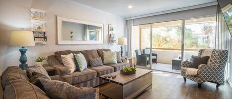 Smart TV, Netflix, books, streaming services