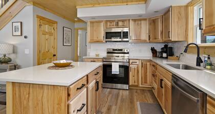 Brand New Log Cabin in the Valley, Elk Experience, Year Round Access