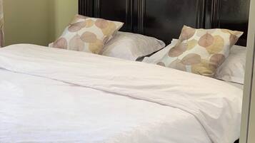 Family Apartment, 3 Bedrooms | 3 bedrooms, individually decorated, individually furnished