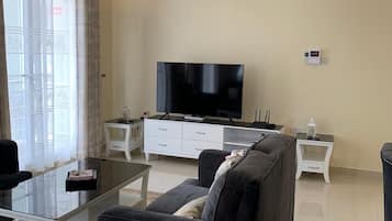 Family Apartment, 3 Bedrooms | Living area