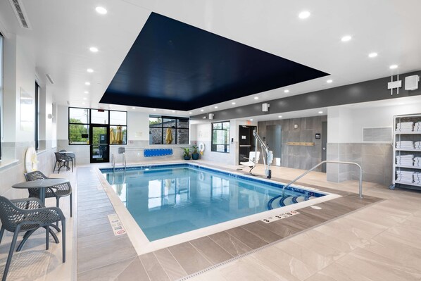 Indoor pool, pool loungers