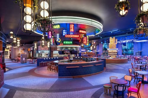 7 bars/lounges, 4 poolside bars