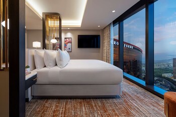 Premium bedding, minibar, in-room safe, desk at Crockfords Las Vegas, LXR Hotels & Resorts at Resorts World