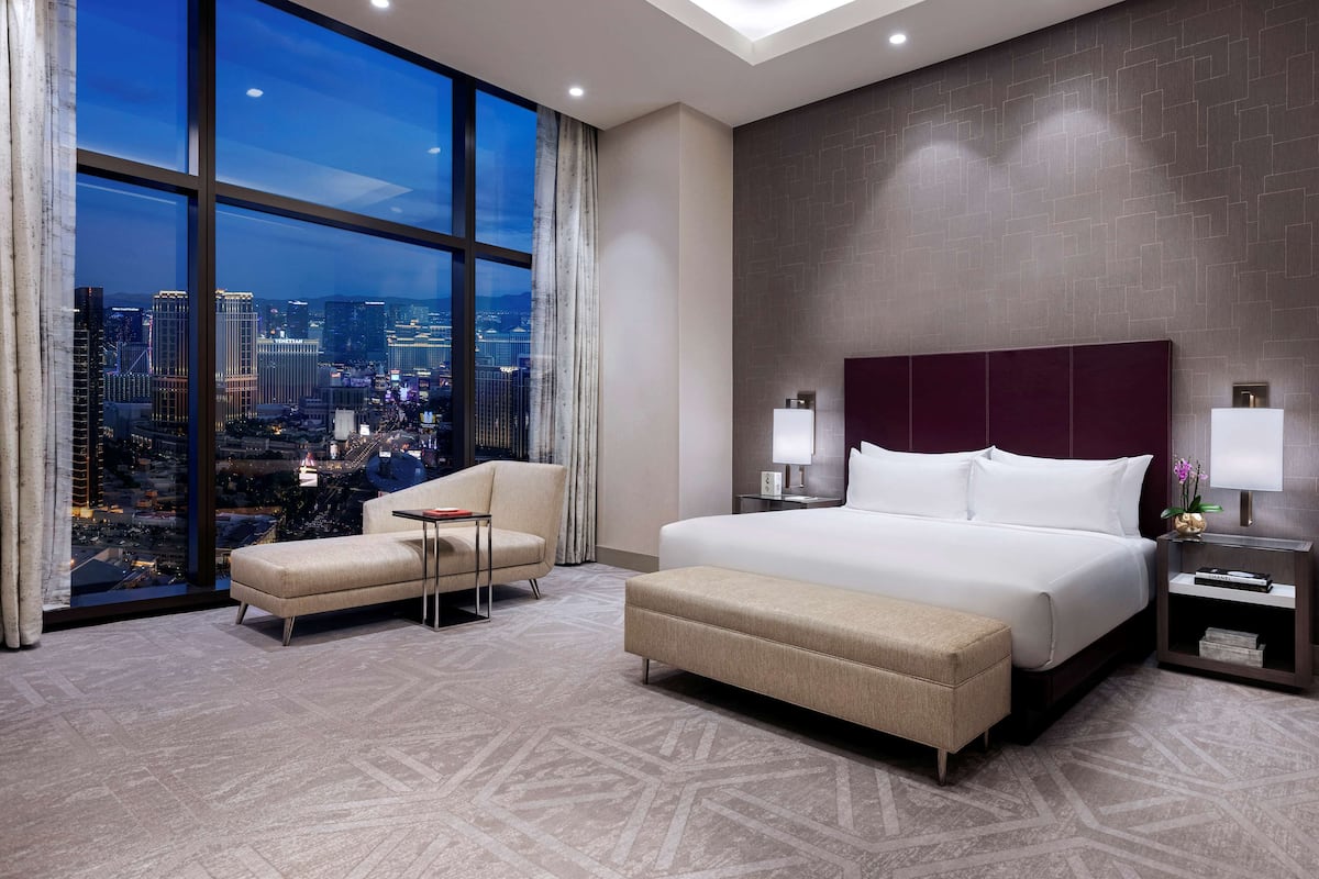 1 bedroom, premium bedding, minibar, in-room safe