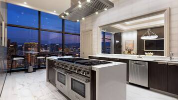 Mini réfrigérateur, cafetière/bouilloire