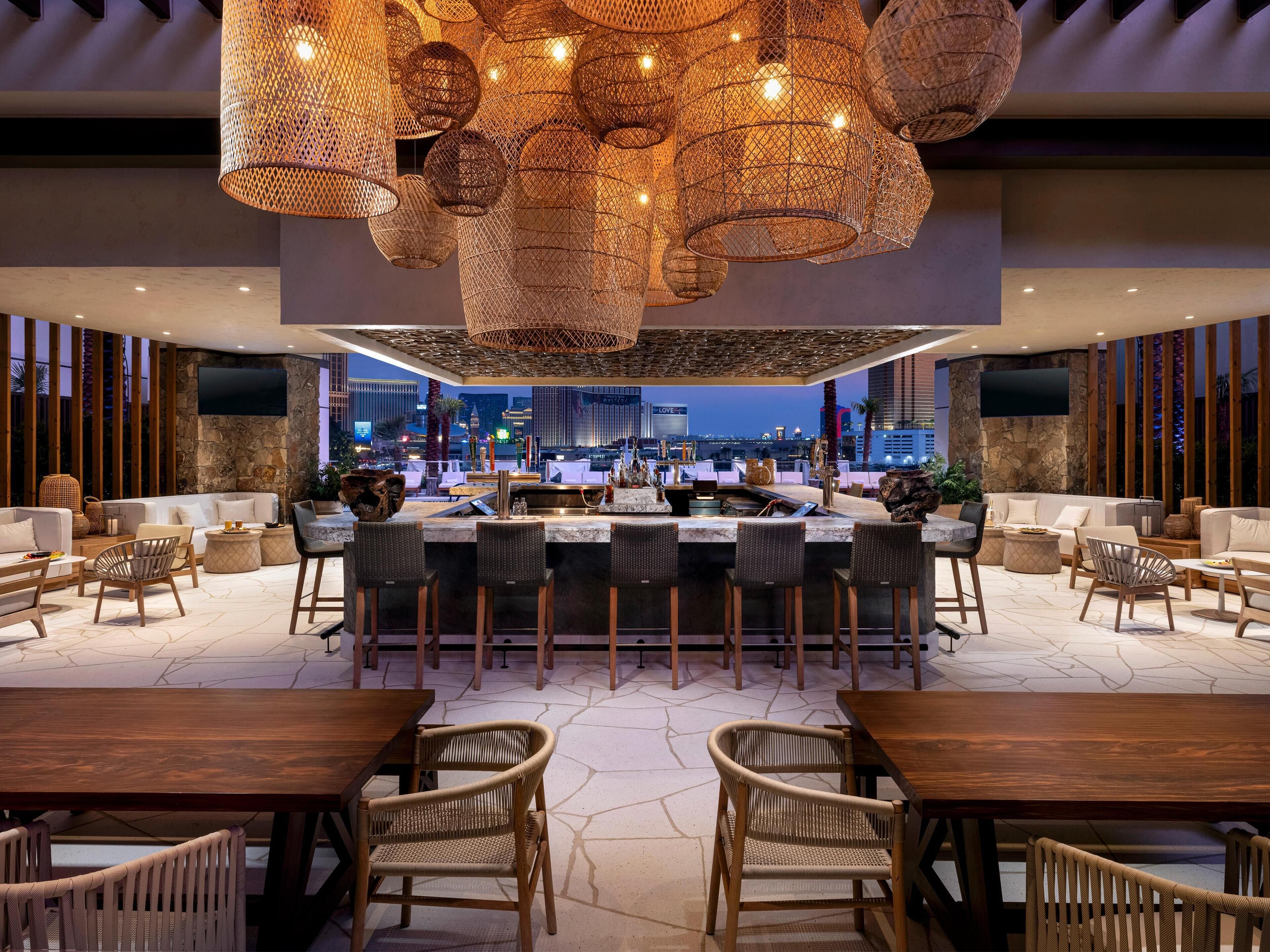 7 bars/lounges, poolside bar