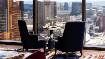 20 restaurants, spécialités Cuisine locale et internationale