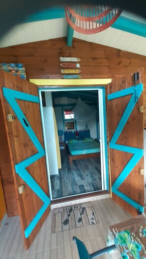 1 chambre, fer et planche à repasser, lit de bébé portatif, Wi-Fi