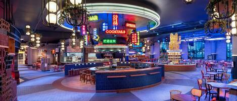 6 bars, 4 bars en bord de piscine