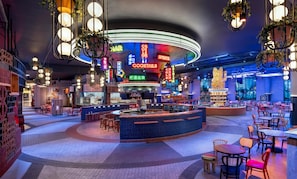 6 bars/lounges, 4 poolside bars - Conrad Las Vegas at Resorts World (Las Vegas)