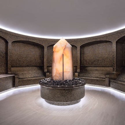 Couples treatment rooms, sauna, hot tub, steam room, body treatments