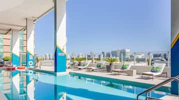 Outdoor pool, free pool cabanas, pool loungers