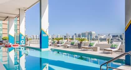 SERENA Hotel Aventura Miami, Tapestry Collection by Hilton