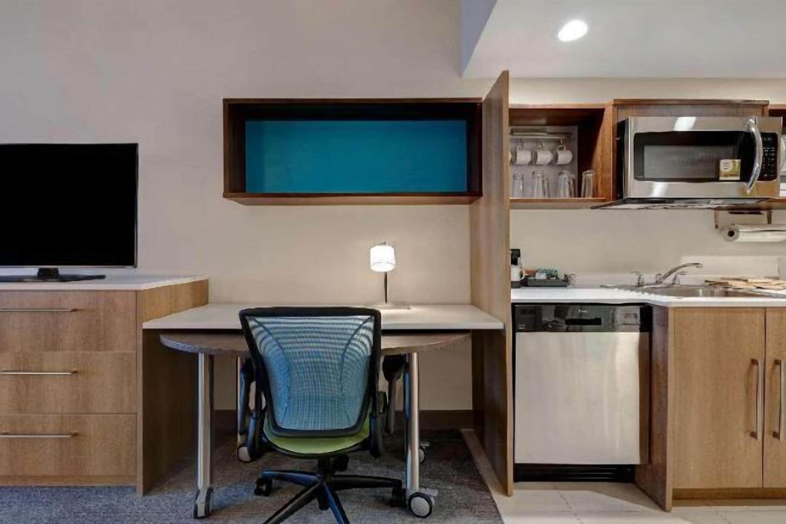 Full-sized fridge, microwave, dishwasher, coffee/tea maker