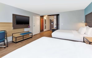 Rum - 2 queensize-sängar - tillgänglighetsanpassat (Roll-In Shower) | Skrivbord, arbetsyta för laptop, gratis wi-fi och sängkläder