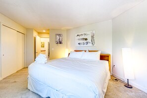 2 bedrooms, iron/ironing board, free Internet, bed sheets