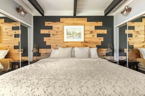2 bedrooms, travel cot, WiFi, bed sheets