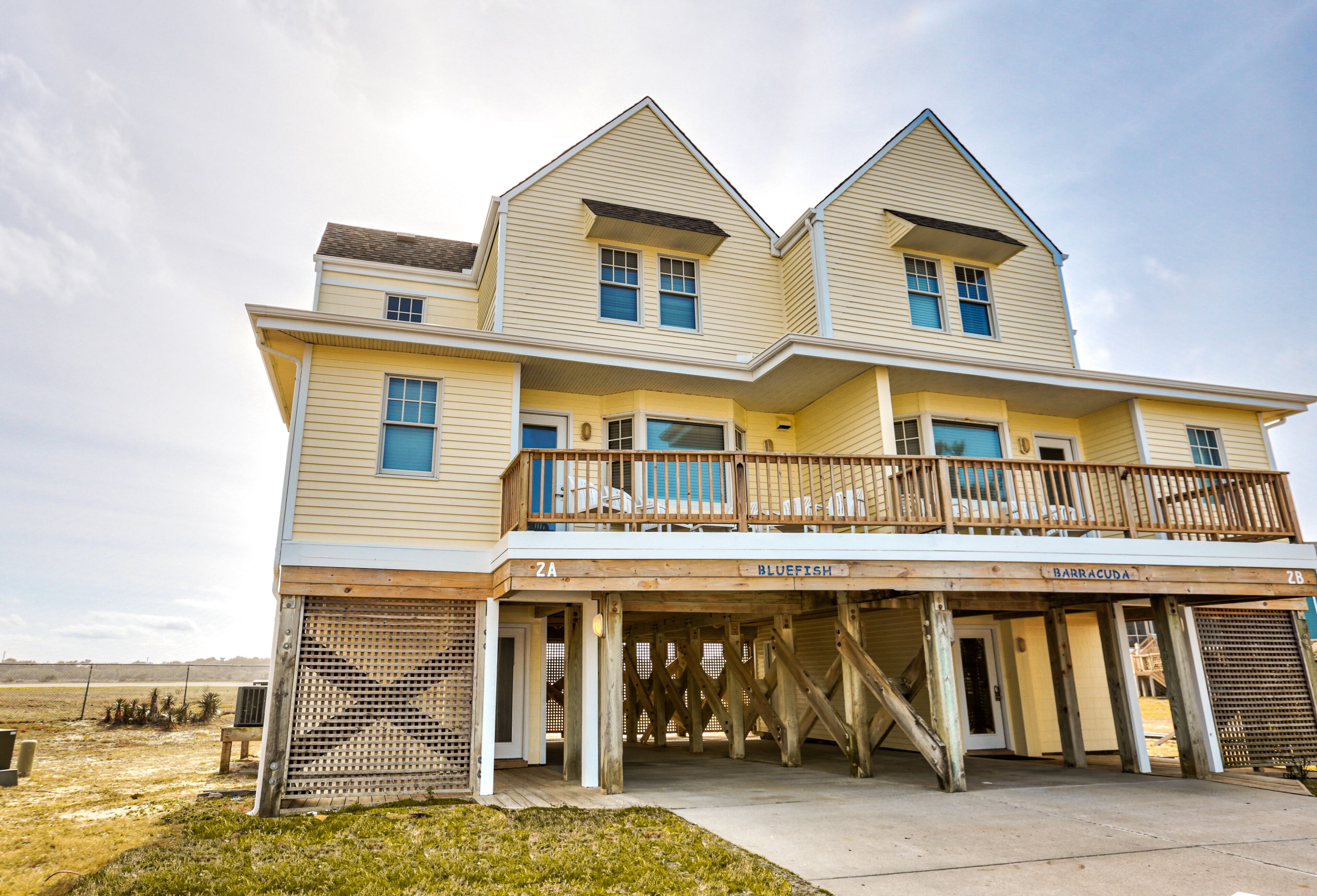 Sunny townhouse w/ ocean view, private W/D, central AC, and pool access