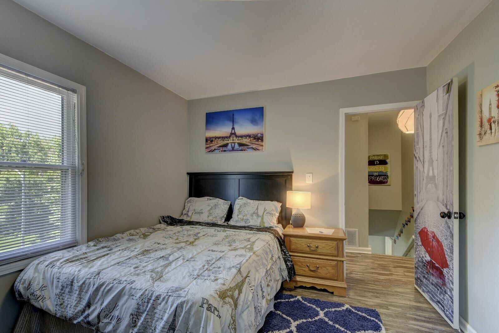 4 slaapkamers, een bureau, een strijkplank/strijkijzer, gratis wifi