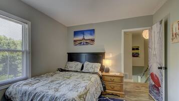 4 slaapkamers, een bureau, een strijkplank/strijkijzer, gratis wifi