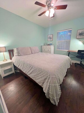 3 soverom, skrivebord, strykejern/-brett og wi-fi (inkludert)