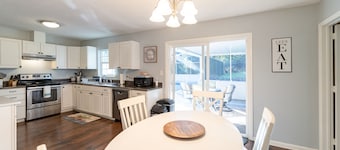 Rosemary Terrace Retreat: 3bd, Pool, Pet-Friendly