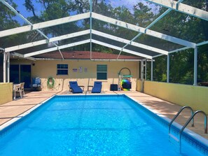 Outdoor pool - Rosemary Terrace Retreat: 3bd, Pool, Pet-Friendly (Tallahassee)