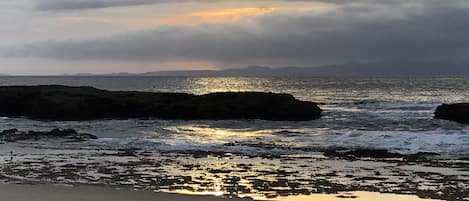 Una spiaggia nelle vicinanze