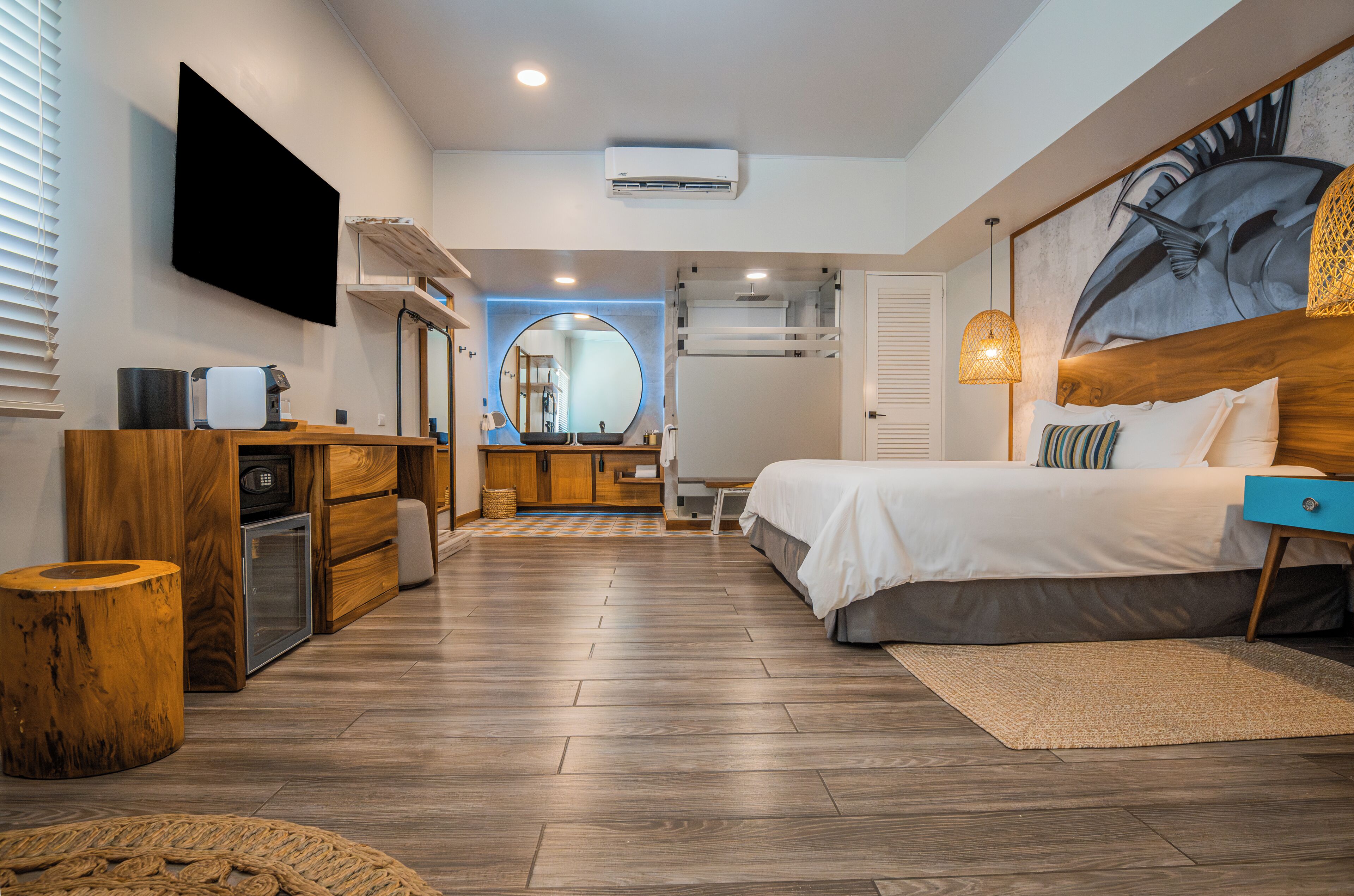 Kahden hengen huone, 1 suuri parisänky | Ylelliset vuodevaatteet, tallelokero huoneessa, äänieristys