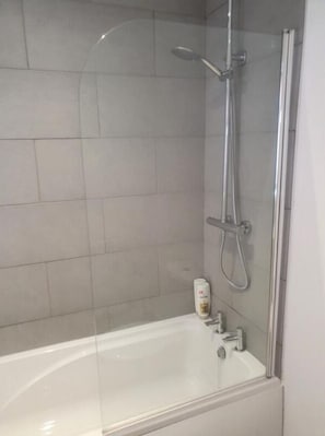 Superior Double Room, Shared Bathroom (with TV) | Bathroom