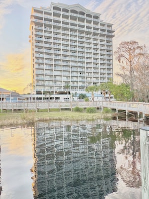 Exterior - Lakefront Condo · Disney Fireworks, Sunrise Views · Heated Pools · 2 Full Baths (Orlando)