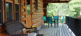 Charming Log Cabin on Beautiful Lake Butterfield