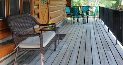 Charming Log Cabin on Beautiful Lake Butterfield