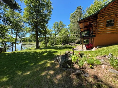 Charming Log Cabin on Beautiful Lake Butterfield